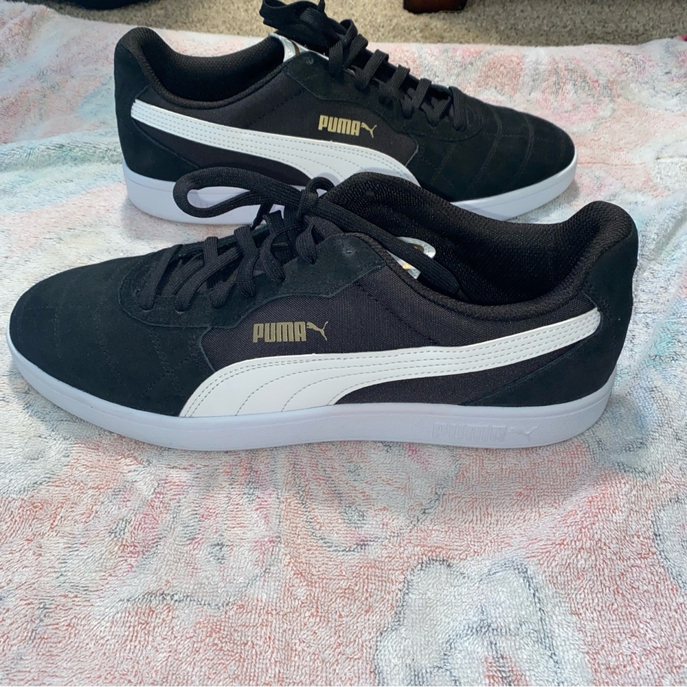Puma Men's Black and White Sneakers